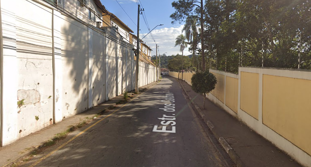 Em Cotia, homem pula de carro em movimento após sequestro