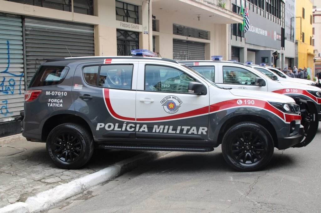 Carapicuíba: PM recupera caminhão com carga e liberta reféns