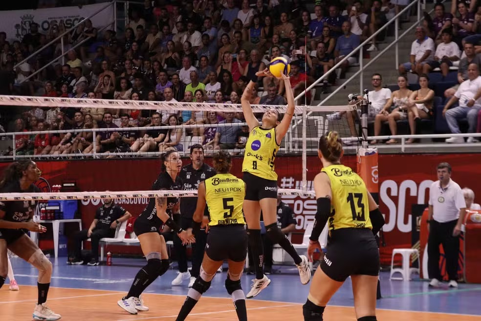 Após derrota para o Praia Clube, Osasco volta às quadras contra Bluvôlei
