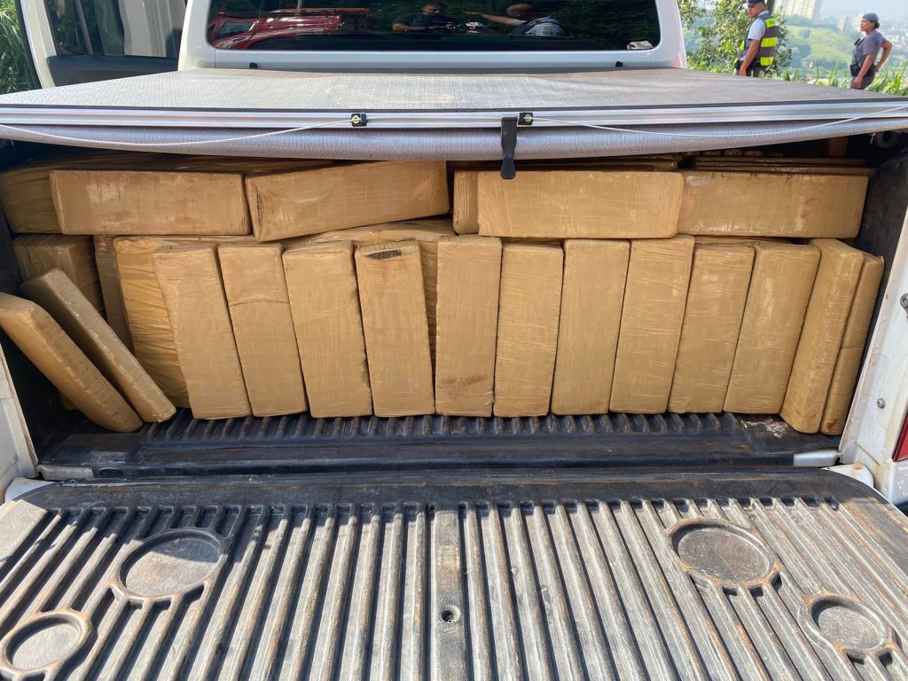 Itapevi: após perseguição, Polícia Rodoviária apreende 942 tijolos de maconha