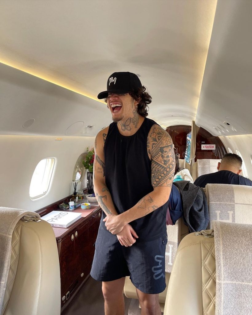 Whindersson Nunes assume cargo em agência de Alphaville