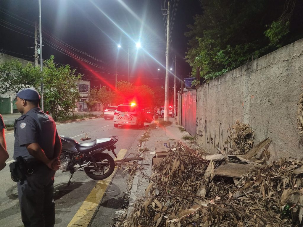 Suspeito de roubo é baleado por policial de folga em Carapicuíba