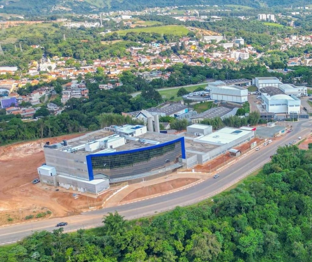 Tomógrafo chega a novo hospital de Santana de Parnaíba, que terá 200 leitos