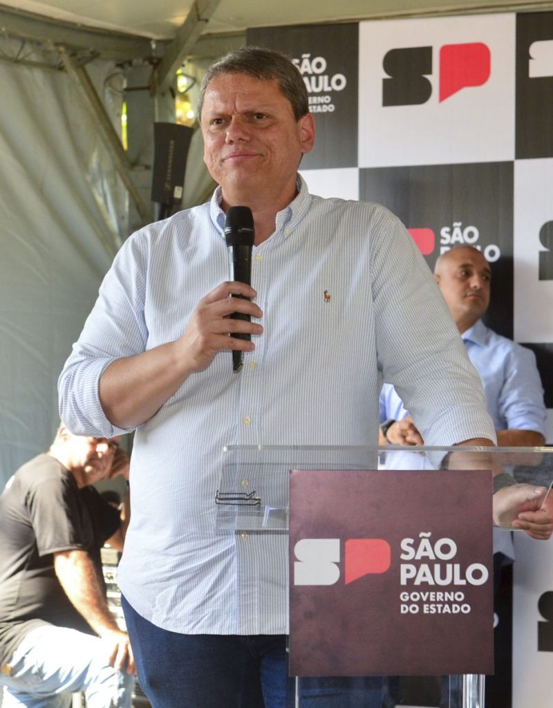 Tarcísio de Freitas assina contrato para expansão de metrô até Taboão da Serra