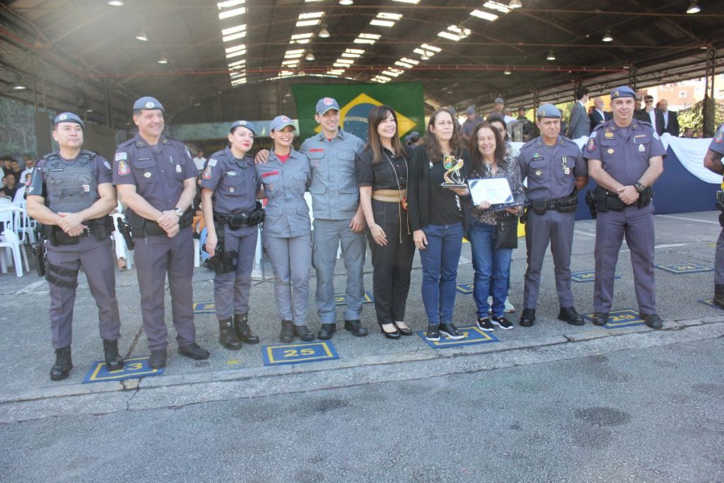 Policiais e civis são homenageados durante evento do 7º aniversário do 5ºBAEP