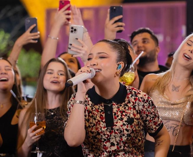 Arraiá de Barueri: Mari Fernandez abre a programação nesta quarta (12)