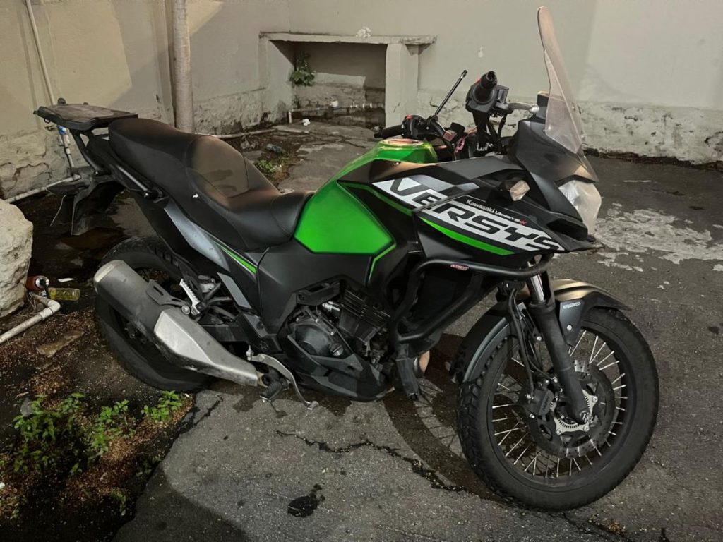 Osasco: PM prende dois indivíduos e recupera moto roubada