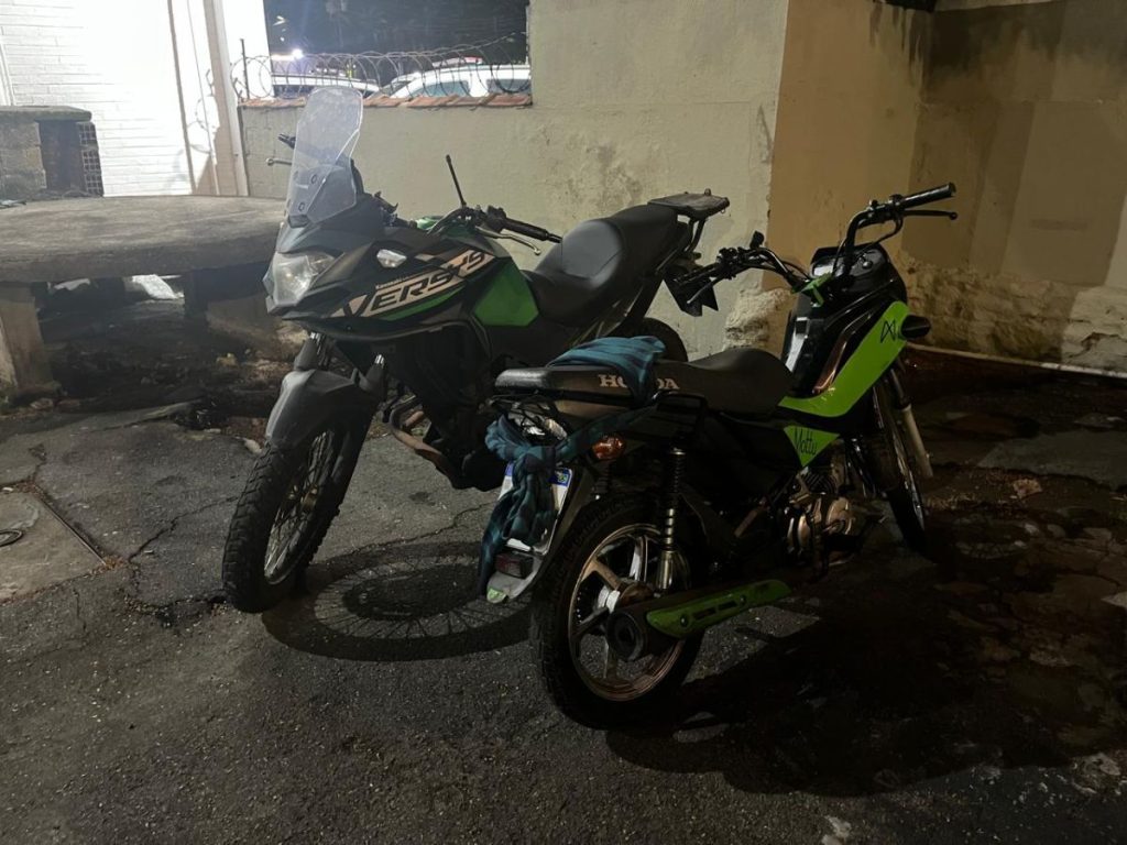 Osasco: PM prende dois indivíduos e recupera moto roubada