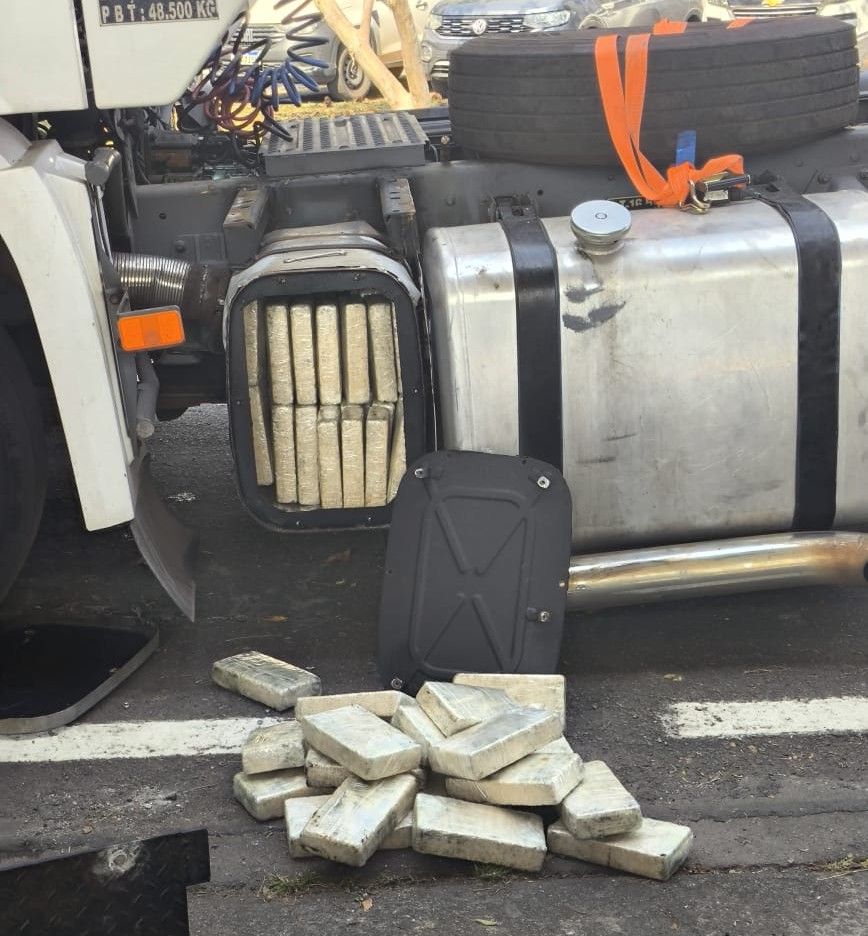5ºBaep e Polícia Federal apreendem 50kg de droga em Itapecerica da Serra