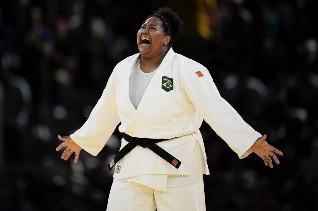 Beatriz Souza vence israelense no judô e fatura o ouro