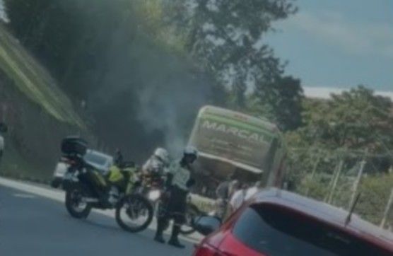 Ônibus sofre princípio de incêndio em Santana de Parnaíba