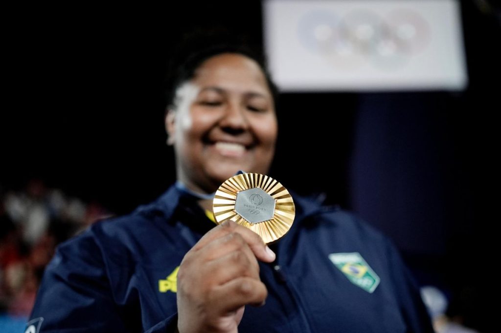 Beatriz Souza vence israelense no judô e fatura o ouro