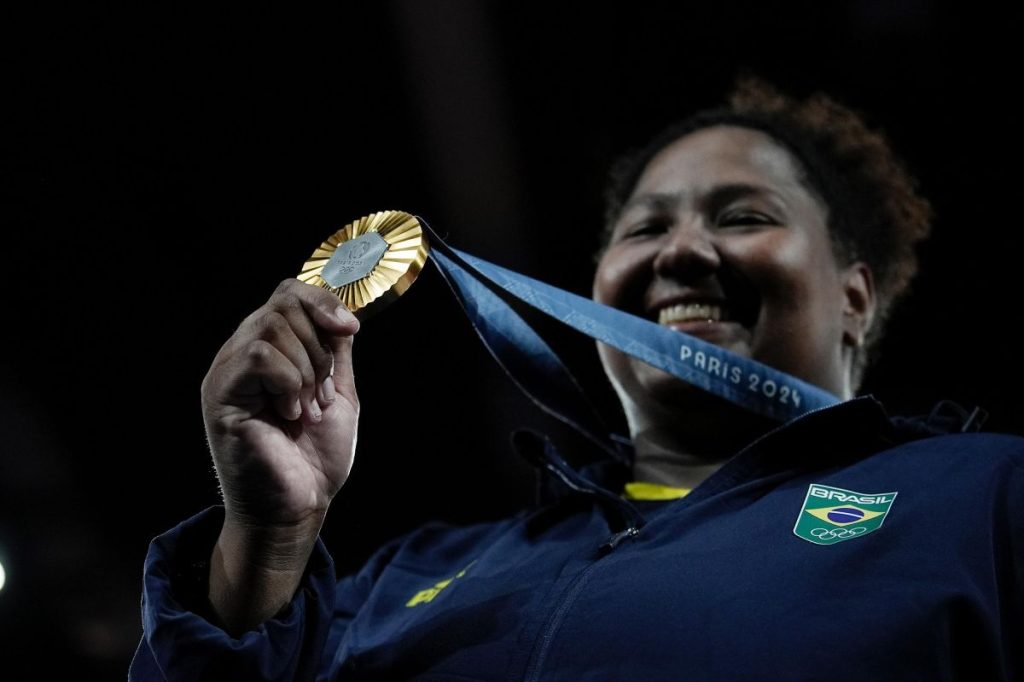 Beatriz Souza vence israelense no judô e fatura o ouro