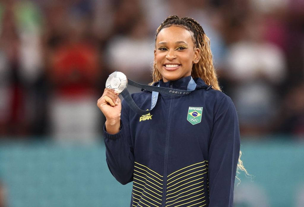 Rebeca Andrade e Caio Bonfim ganham medalha de Prata