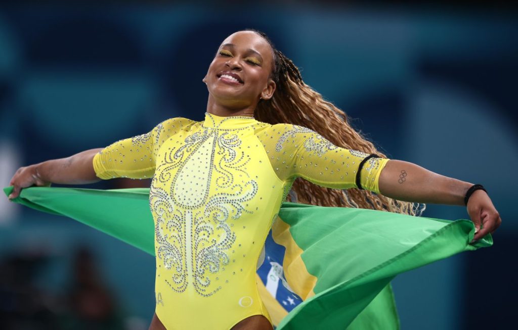 Rebeca Andrade e Caio Bonfim ganham medalha de Prata