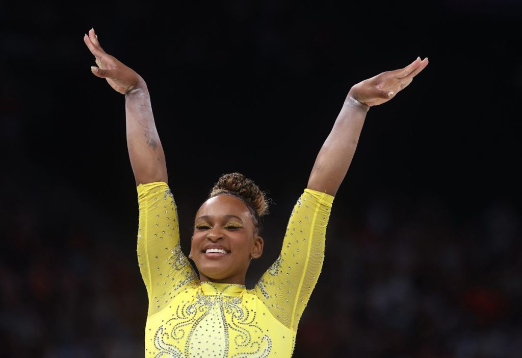 Rebeca Andrade e Caio Bonfim ganham medalha de Prata