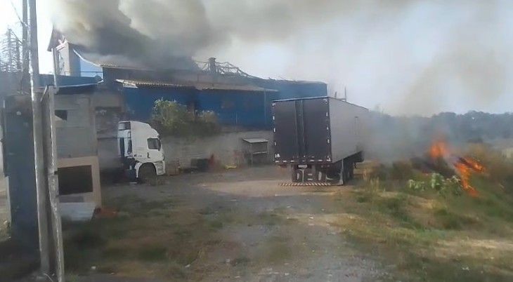 Tragédia: incêndio destrói o antigo Celeiro da Granja