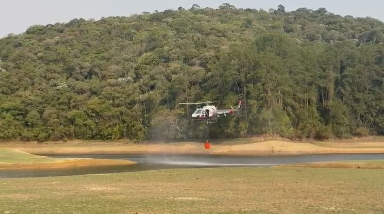 Operação Aérea: Helicópteros da PM ajudam no combate aos incêndios