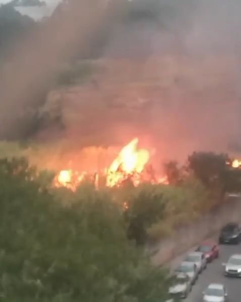 Barueri: incêndio atinge área de mata no Jardim Belval