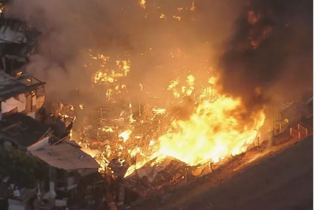 Osasco: incêndio em comunidade atingiu 100 casas e 335 pessoas