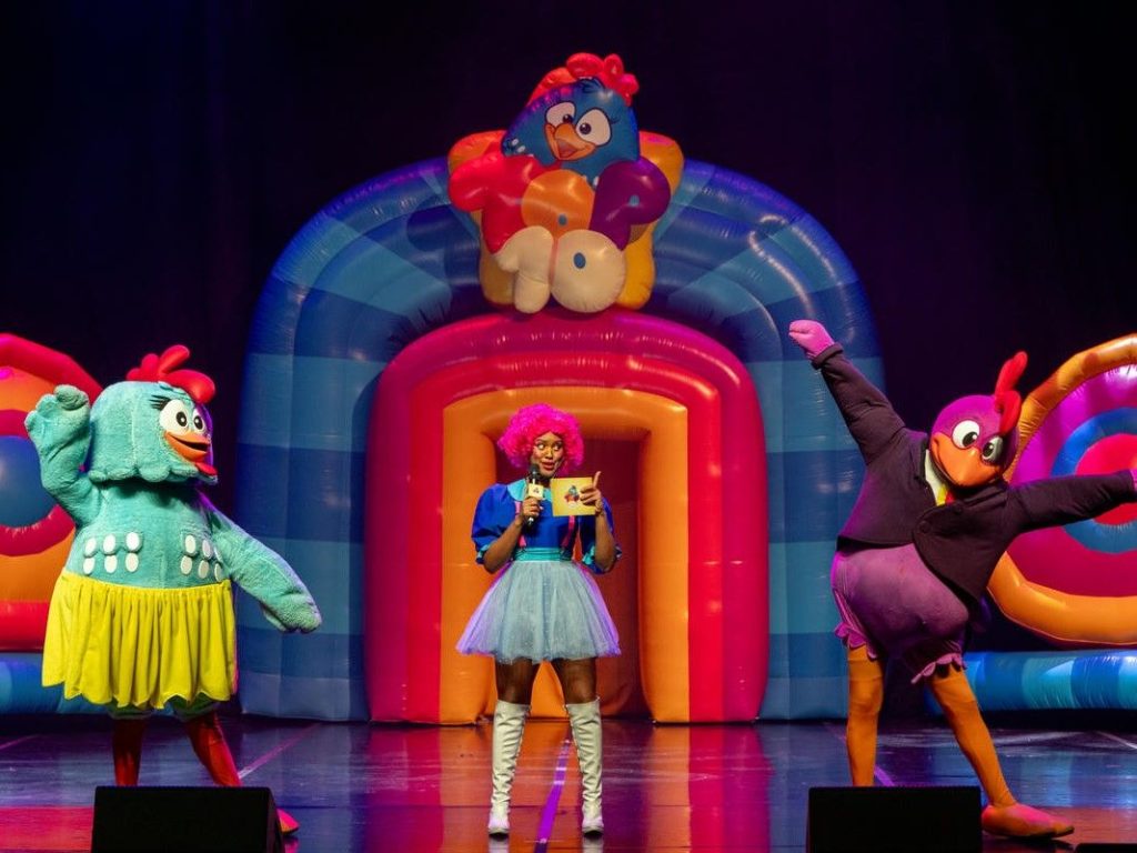 Galinha Pintadinha e sua turma apresentam show em Osasco