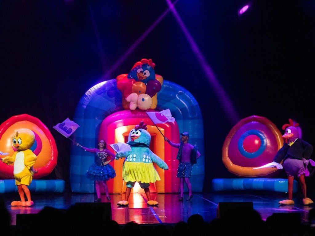 Galinha Pintadinha e sua turma apresentam show em Osasco