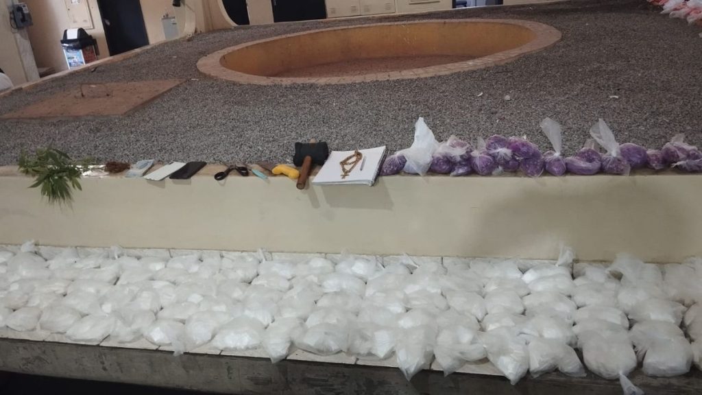 Jandira: Polícia Militar prende mulher e flagra Casa Bomba
