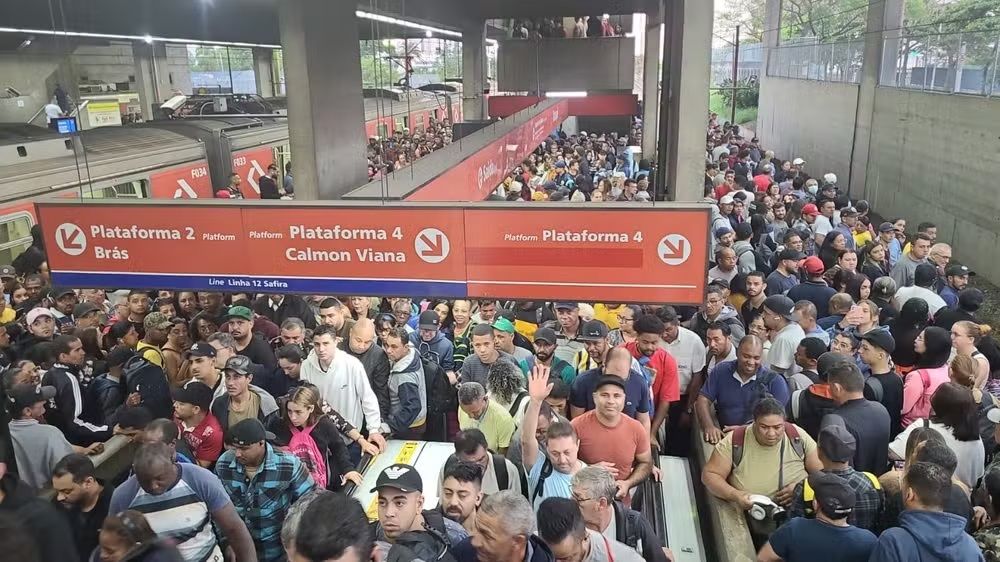 Descarrilamento de trem gera caos nas Linhas 11-Coral e 12-Safira da CPTM