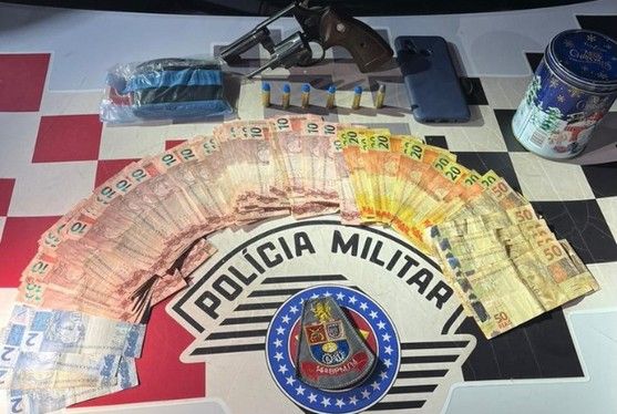Osasco: PM flagra roubo em farmácia e prende dois criminosos