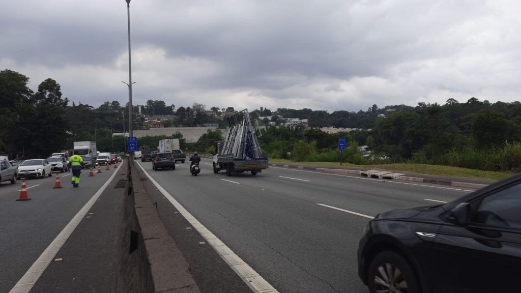Granja Viana: Acidente com moto deixa vítima fatal no km 22 da Raposo Tavares