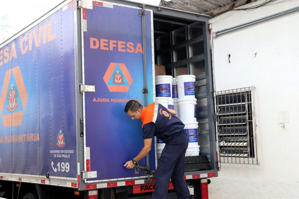 Peruíbe: temporal deixa cidade alagada e mais de 300 desabrigados