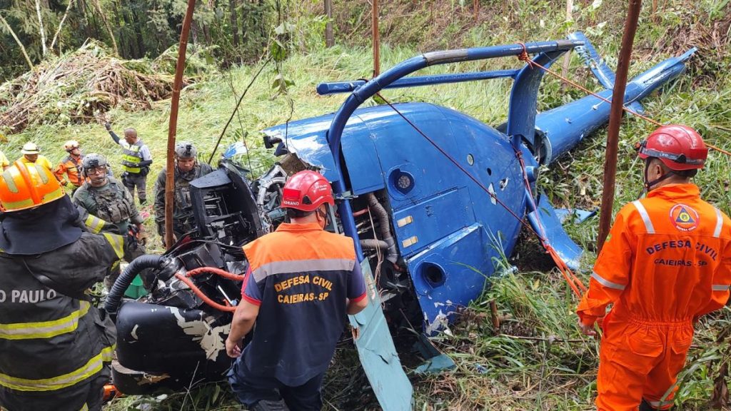 Casal morre em queda de helicóptero em Caieiras