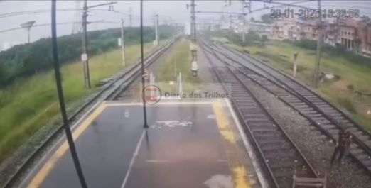 Linha 8: protesto de ambulantes causa caos e afeta passageiros em Carapicuíba