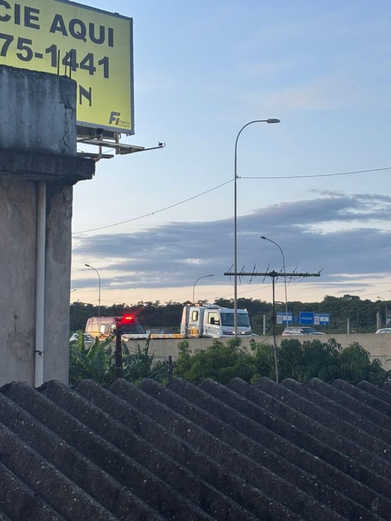 Acidente no km 18 da Castello Branco deixa vítima grave