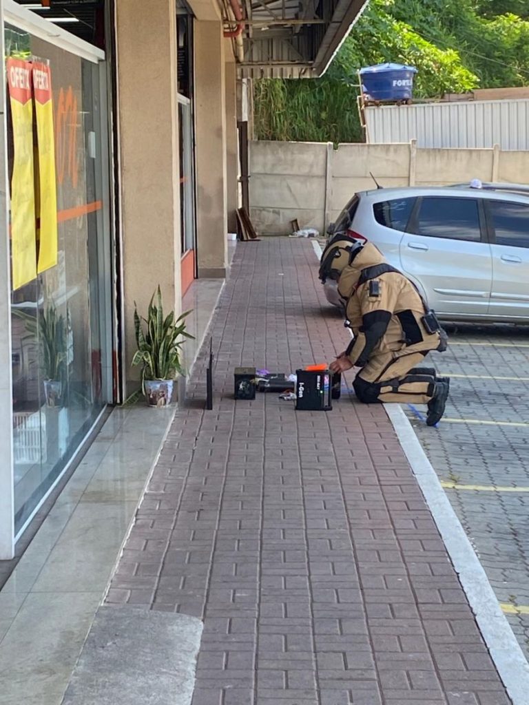 Carapicuíba: Falsa "bomba" em supermercado mobiliza o GATE