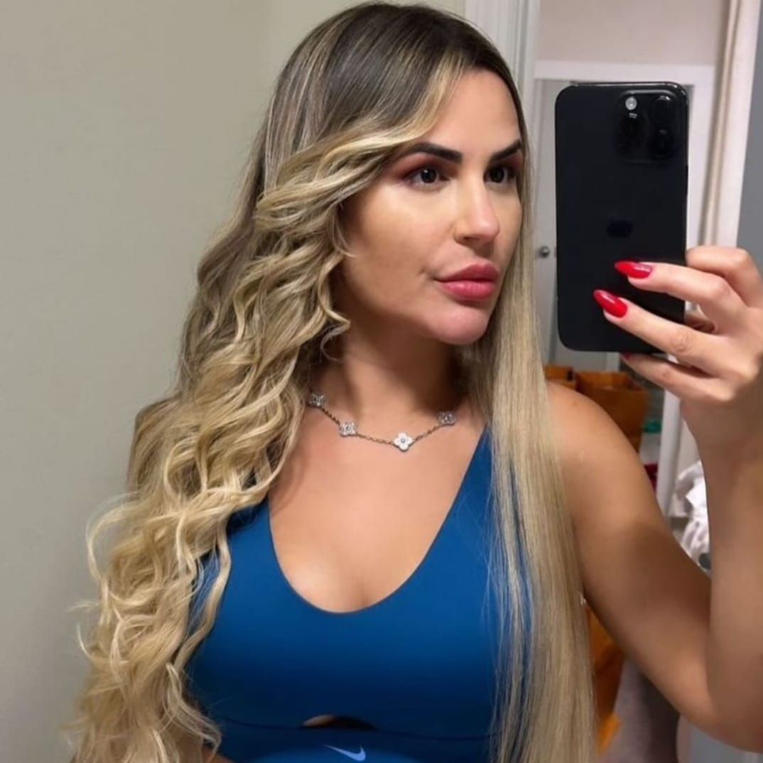 Deolane Bezerra