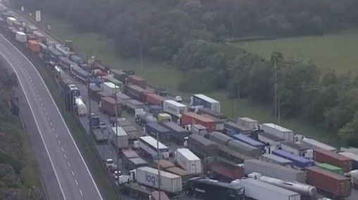 Via Anchieta é liberada após acidente que derrubou passarela