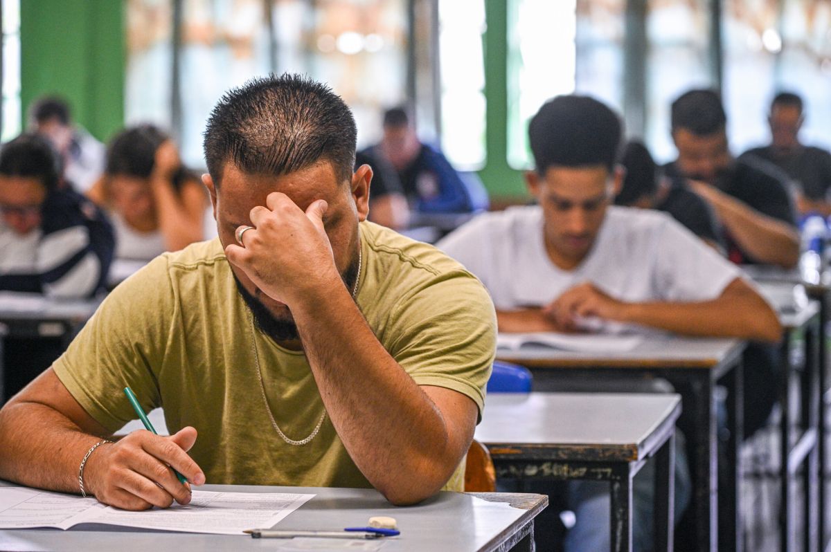MEC aposenta diploma em papel; veja o que muda com a nova regra