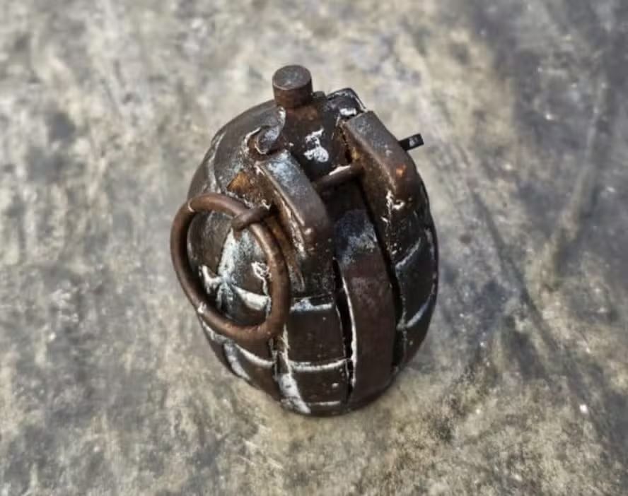 Centro de SP: Granada da 2ª Guerra Mundial é encontrada na praça Roosevelt