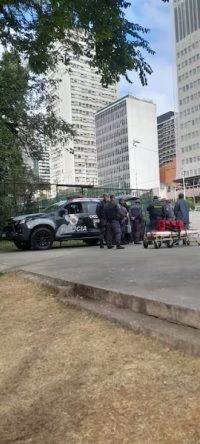 Centro de SP: Granada da 2ª Guerra Mundial é encontrada na praça Roosevelt