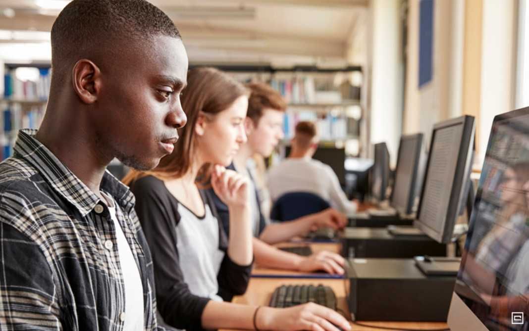 MEC aposenta diploma em papel; veja o que muda com a nova regra