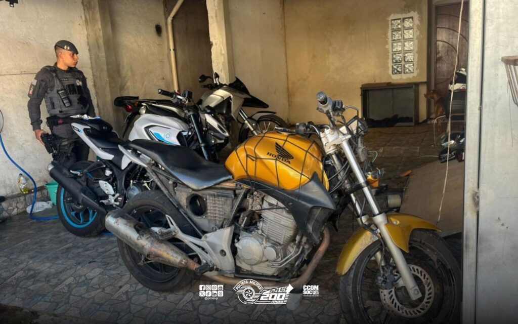 Carapicuíba: homem é preso com motos furtadas e R$ 123 mil em cheques