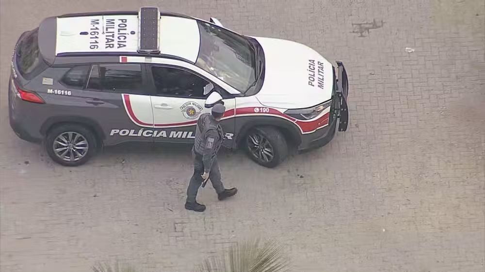 Ação em Paraisópolis termina com dois mortos, PM ferido e carros atacados