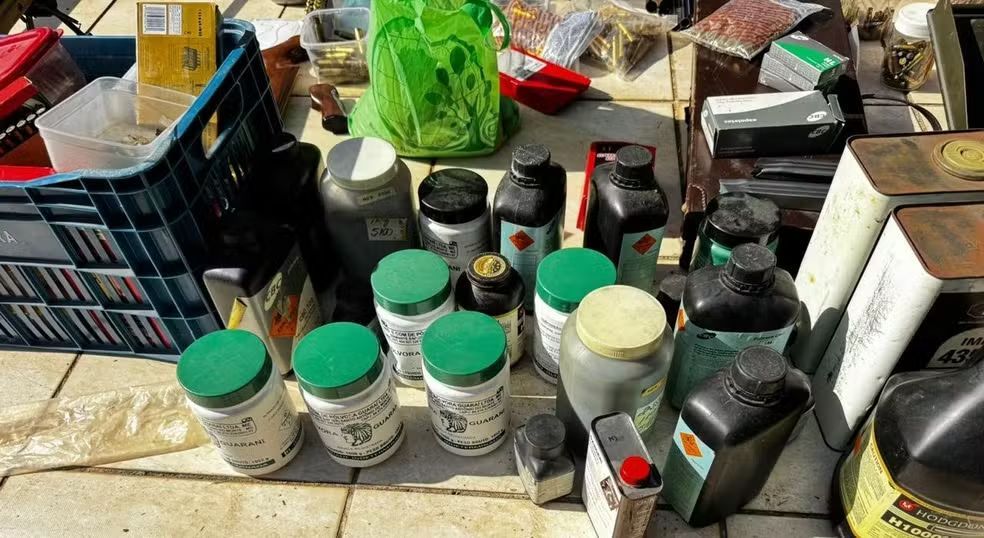 São Roque: Polícia e MP apreendem arsenal com mais de 100 armas em sítio