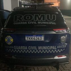 Cotia: GCM resgata bebê deixado sozinho dentro de carro