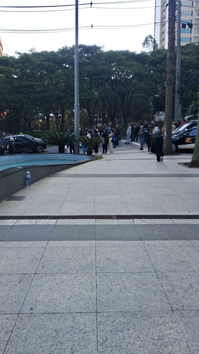 Alphaville: motoristas protestam contra empresa e fecham Al. Rio Negro