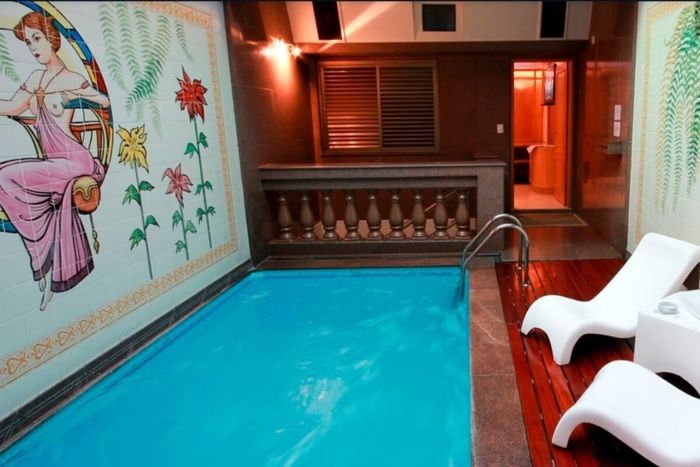 Mulher é encontrada morta em piscina de motel em Pinheiros