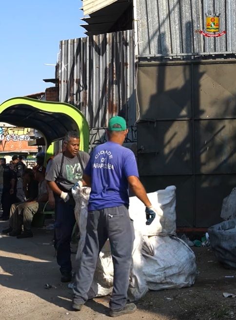 Carapicuíba: ferro-velho irregular é lacrado na Marginal do Cadaval