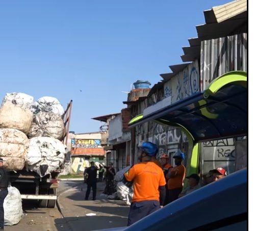 Carapicuíba: ferro-velho irregular é lacrado na Marginal do Cadaval