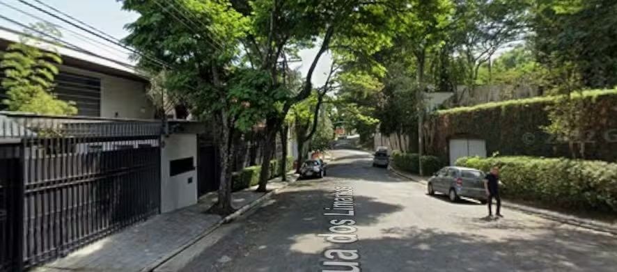Criminosos invadem 2 mansões e fazem reféns em área nobre de SP